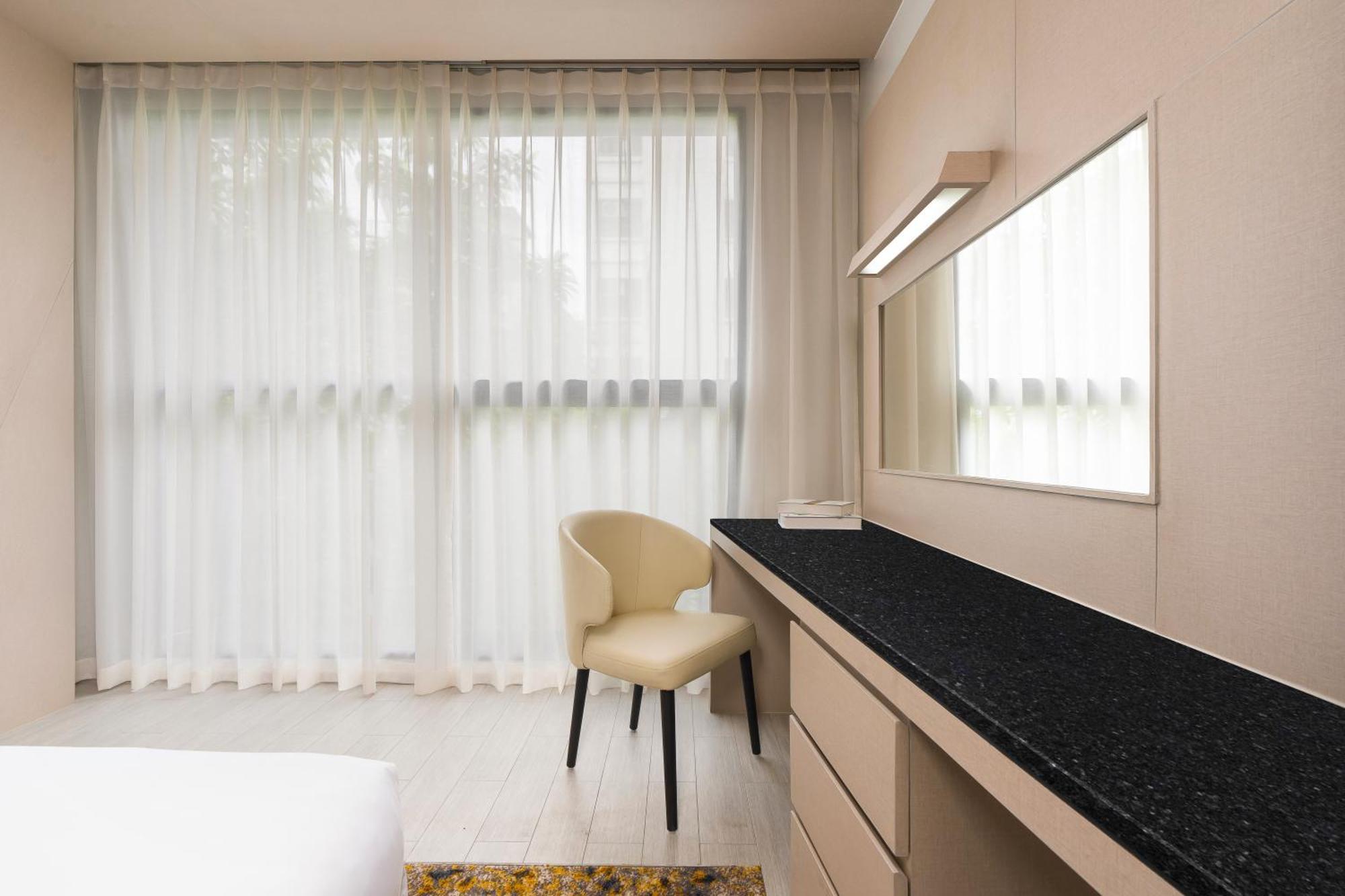 Hyatt Place Bangkok Sukhumvit 1 Екстериор снимка