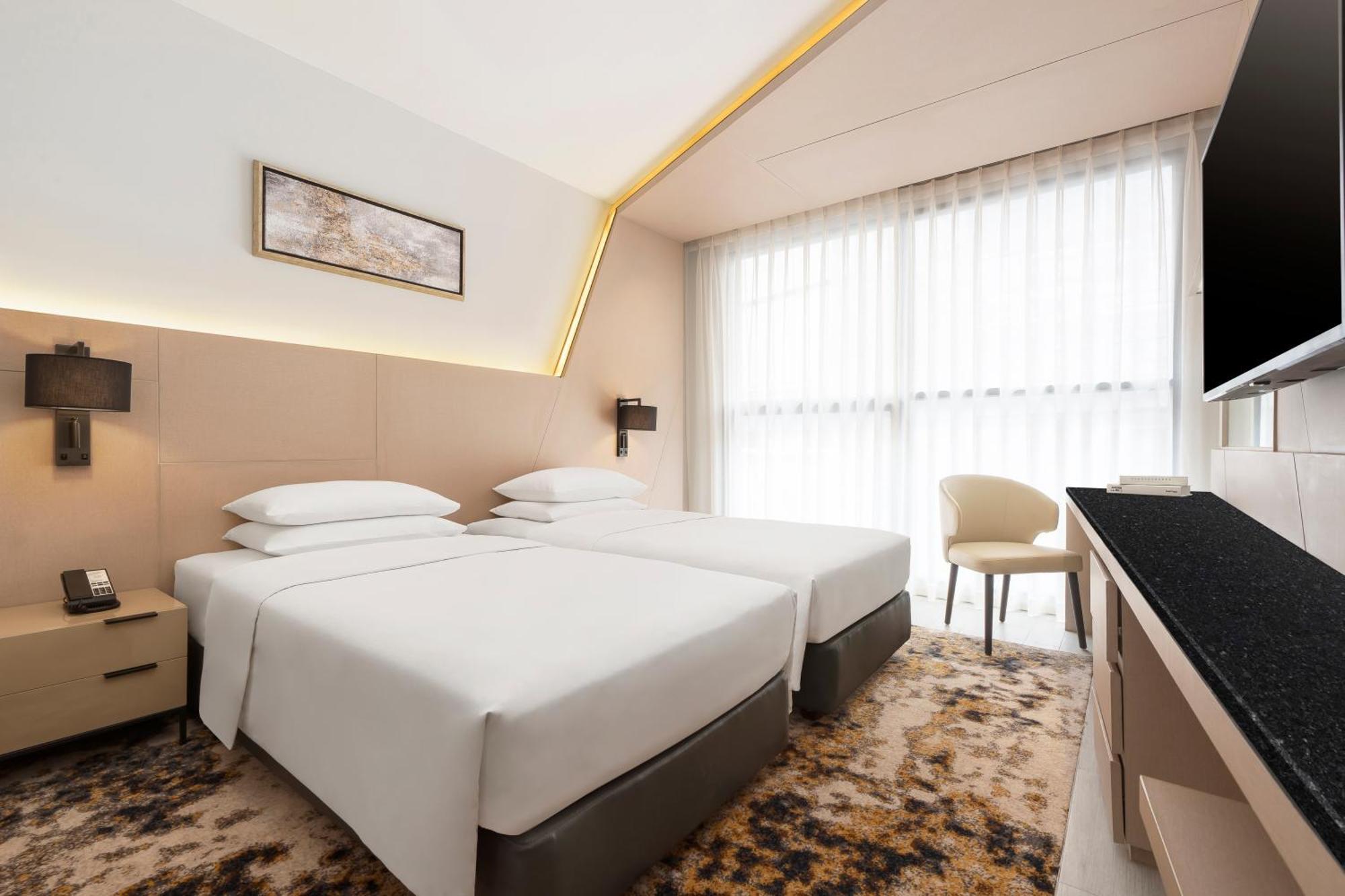 Hyatt Place Bangkok Sukhumvit 1 Екстериор снимка